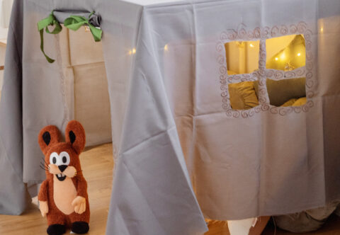 Jak proměnit starý ubrus v dětský domeček: jednoduché návody pro šikovné i nešikovné